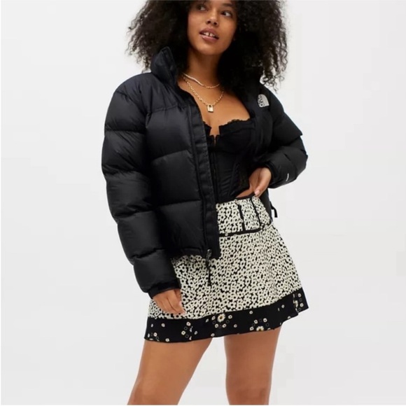 Urban Outfitters Esme Flirty Wrap Mini Skirt Black White Daisy Floral Print NEW - Picture 3 of 8